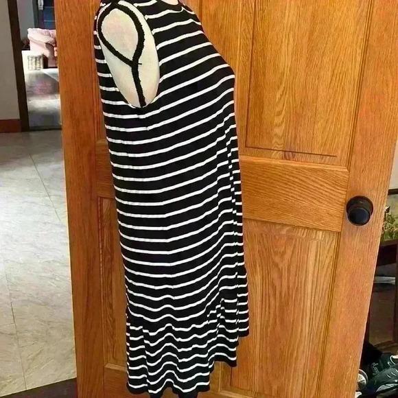 Tommy Hilfiger Blue and White Sleeveless Dress Ruffle Bottom Size Small - Picture 6 of 10